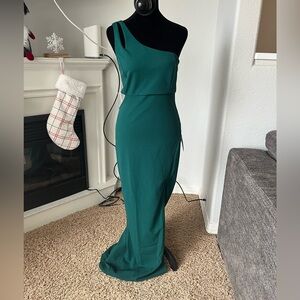 Lulu’s NWT Emerald Green Long Gown Dress
